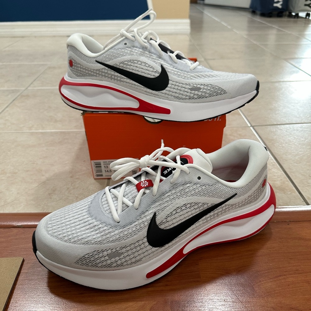Nike Journey Run 🏃🏻‍♂️ White/Red 13 - Picture 4 of 6